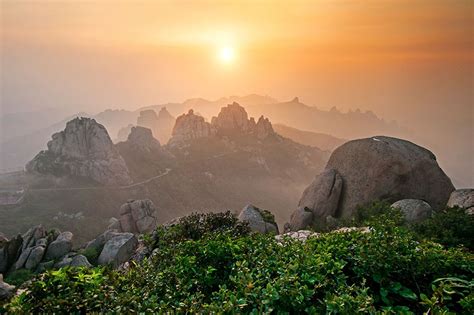 如何坐車去嶗山：嶗山作為一處歷史文化遺產，其地理位置之於現代交通方式的適應性，是否可以引發對未來旅遊方式的思考？